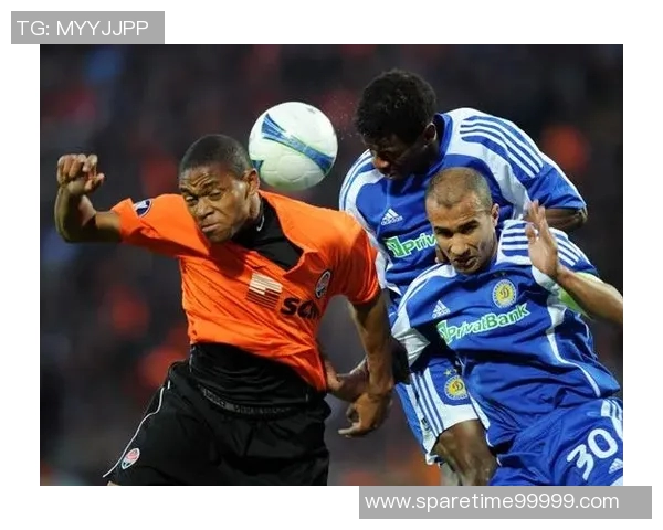 德里迪纳摩与钦奈的激烈对决揭示足球战术与团队合作的重要性 德里迪纳摩与钦奈的激烈对决揭示足球战术与团队合作的重要性