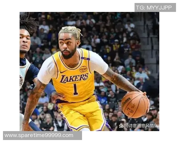 施罗德领衔湖人对决马刺全力争胜展现球队实力与韧性 施罗德领衔湖人对决马刺全力争胜展现球队实力与韧性