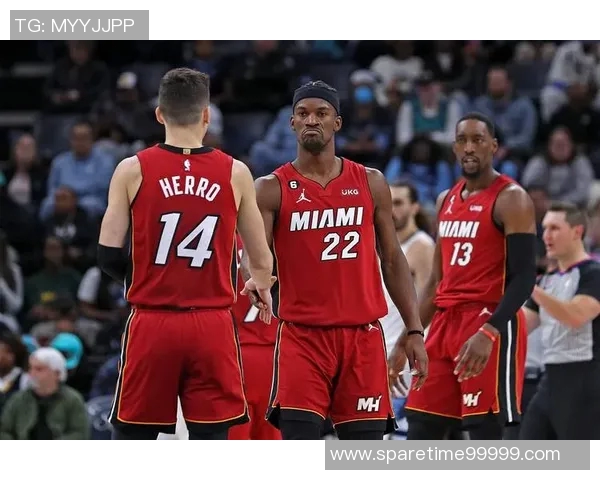 热火逆转骑士的传奇之战展现团队精神与不屈斗志