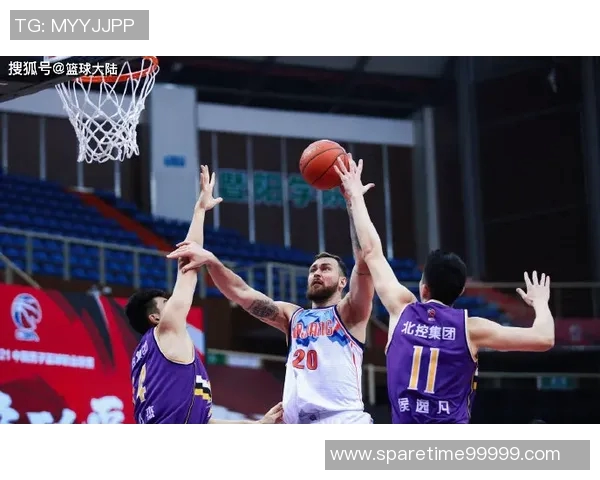 山东女排迎战解放军全力争胜展现团队精神与竞技风采