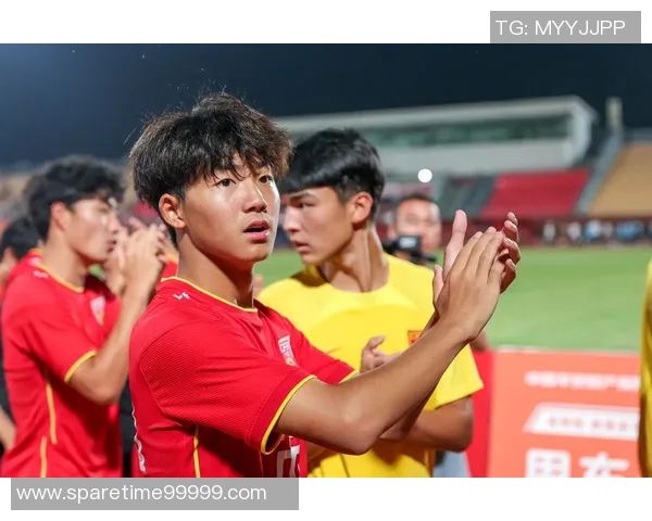 国足迎战卡特尔力争胜利展现团队精神与拼搏决心 国足迎战卡特尔力争胜利展现团队精神与拼搏决心