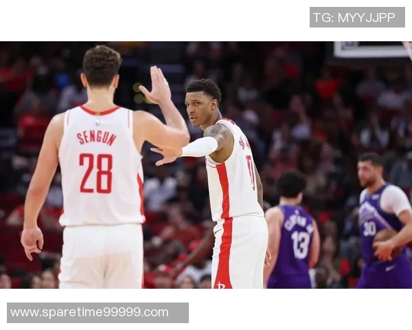 火箭与雷霆激战正酣4月26日CCTV精彩赛事回顾与分析 火箭与雷霆激战正酣4月26日CCTV精彩赛事回顾与分析