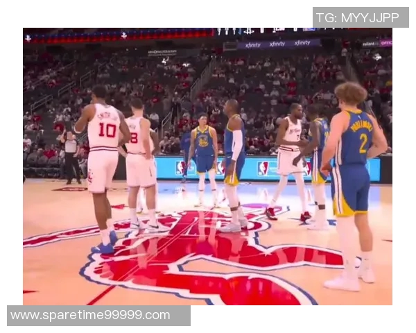 火箭队与活塞队激战正酣精彩对决引发球迷热议分析比赛亮点与球员表现